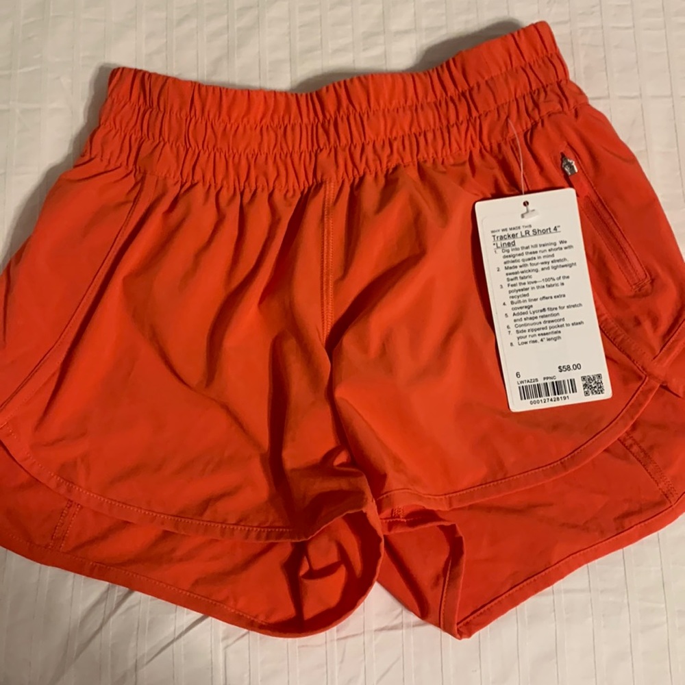 NWT Lululemon tracker LR short 4” lined